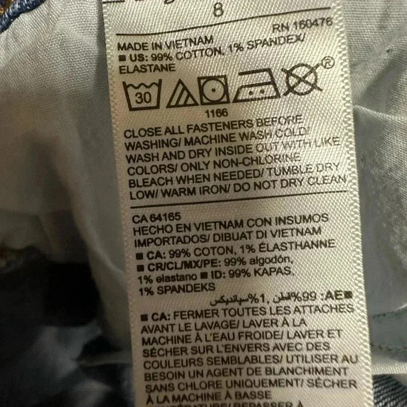 Old Navy Boyfriend Mid-Rise Distressed Jean Shorts Size 8 - Picture 5 of 5